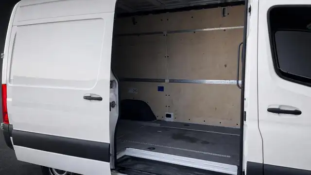 Mercedes-Benz Sprinter view 6