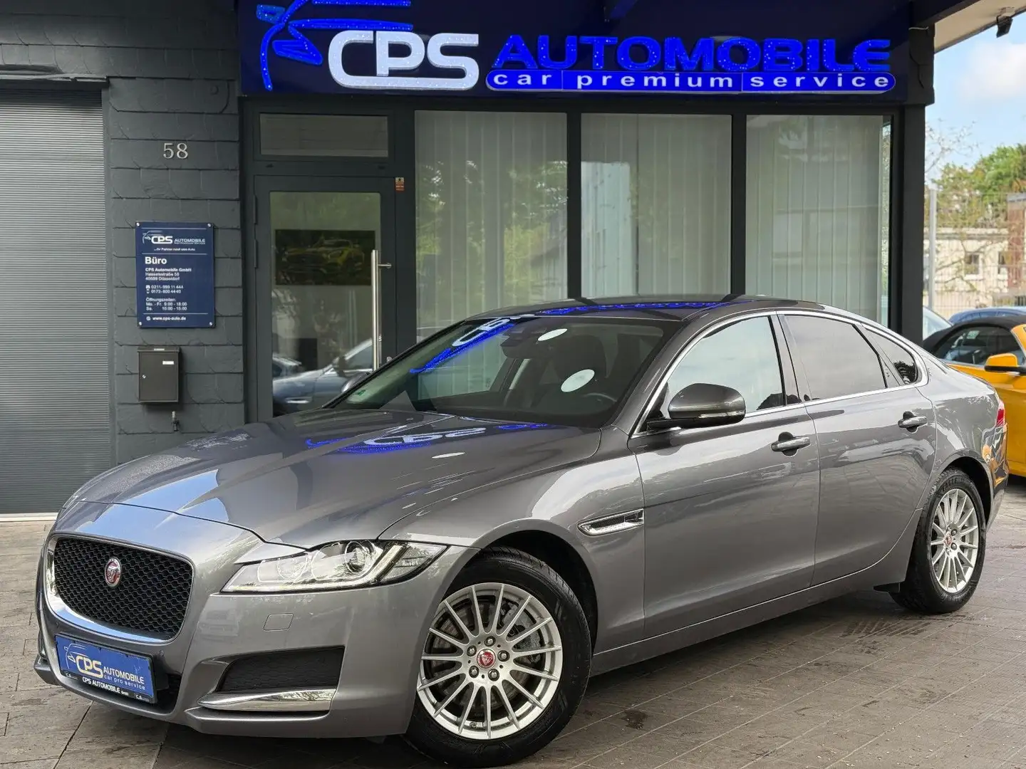 Jaguar XF Pure | 1 Hand | 8000 KM!! | 8-fach bereift Серый - 1