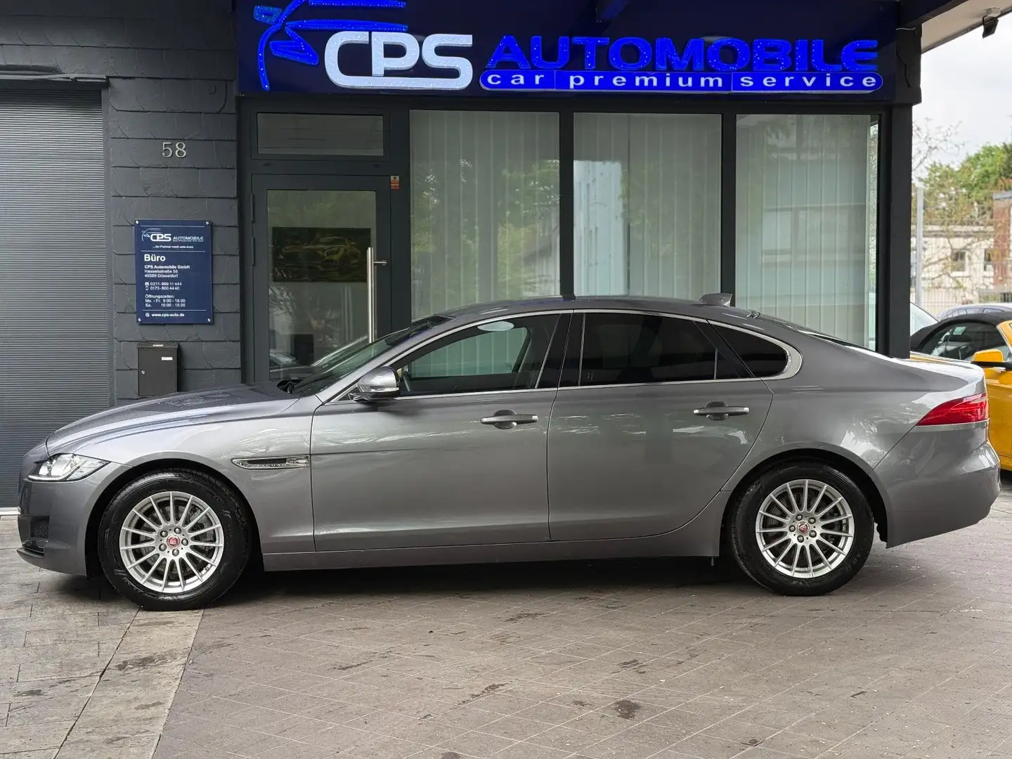 Jaguar XF Pure | 1 Hand | 8000 KM!! | 8-fach bereift Серый - 2