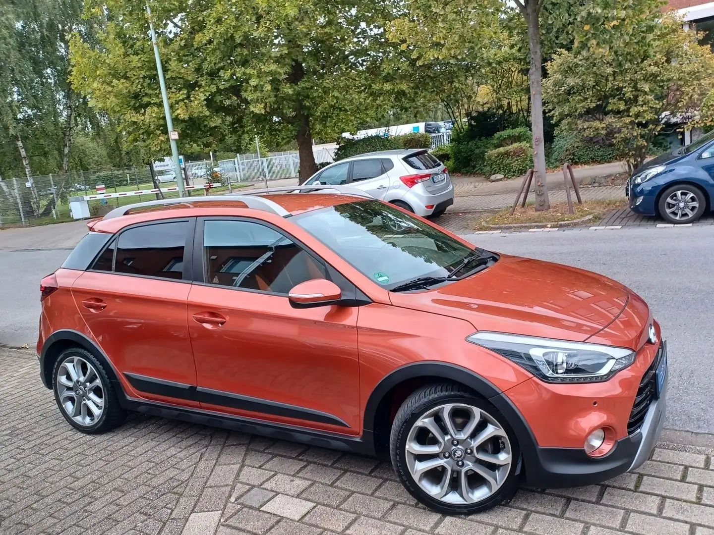 Hyundai i20 Active blue Style Navi+Kamera Orange - 2