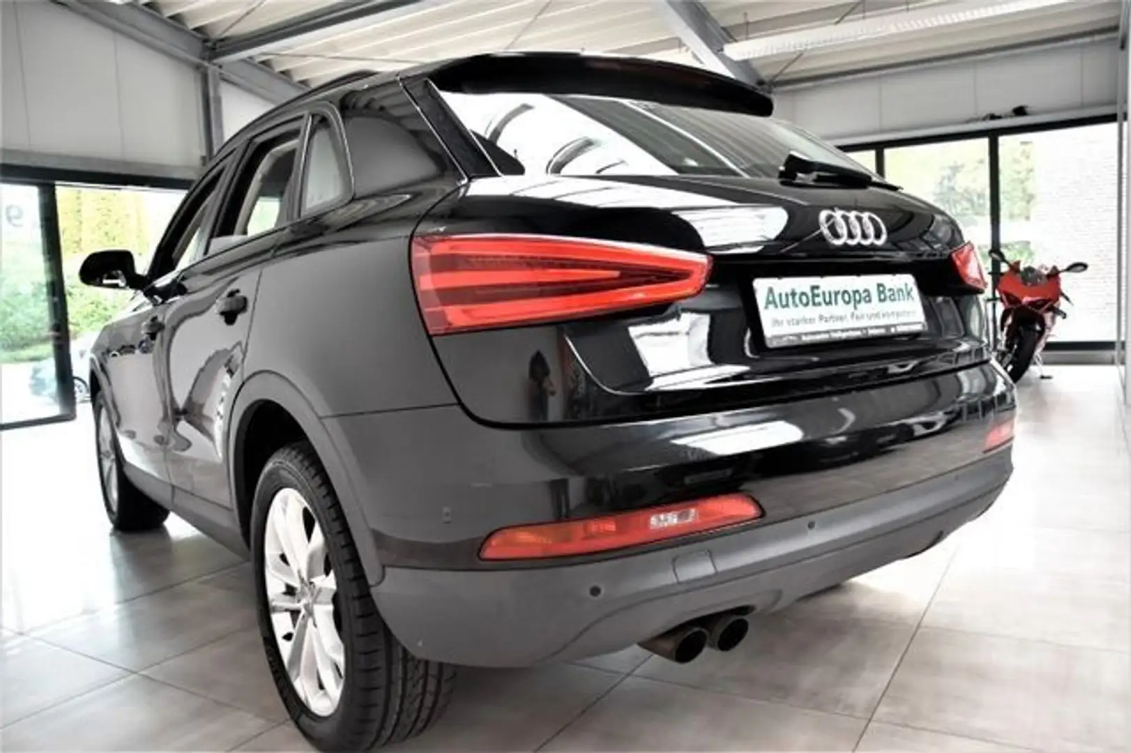 Audi Q3 2.0 TDI Navi Sitzheiz Totwinkel Bi-Xenon PDC Schwarz - 2