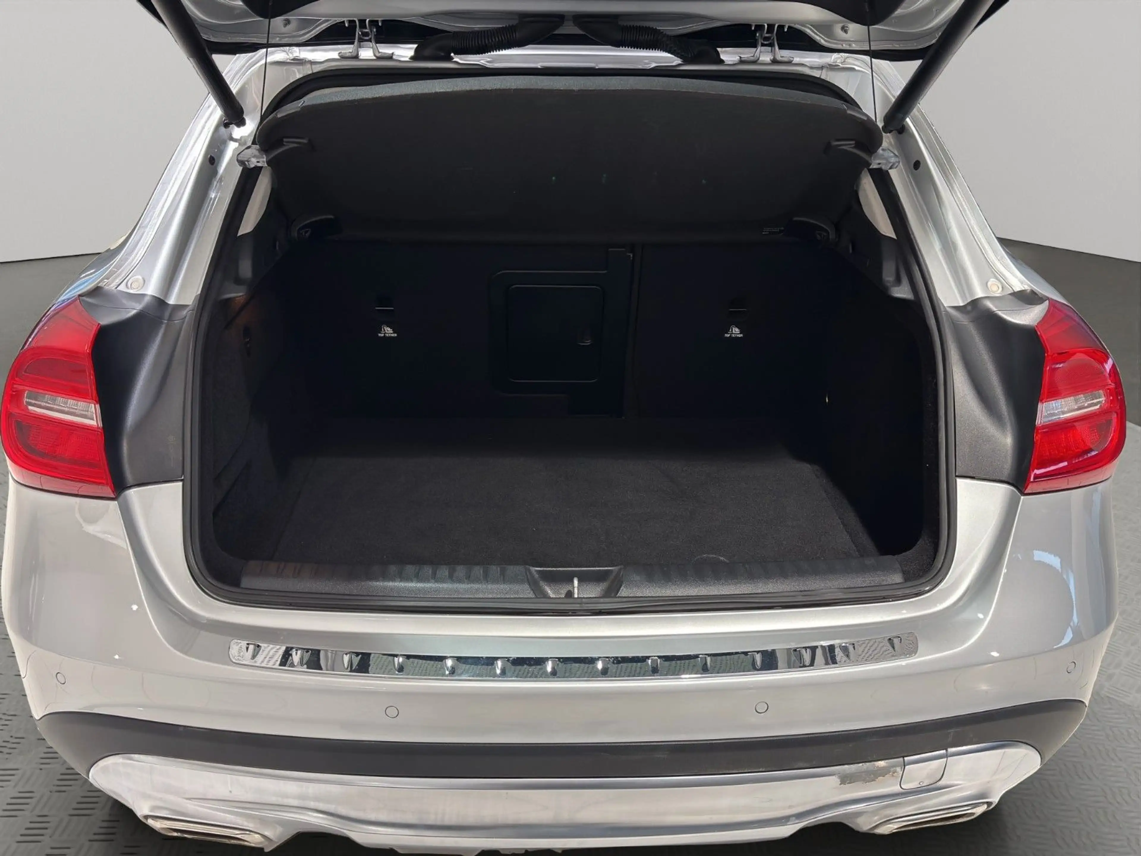 Mercedes-Benz GLA 250 GLA250 4M 2.HD ACC AHK PANO KAM NAV PARK XEN — photo 9