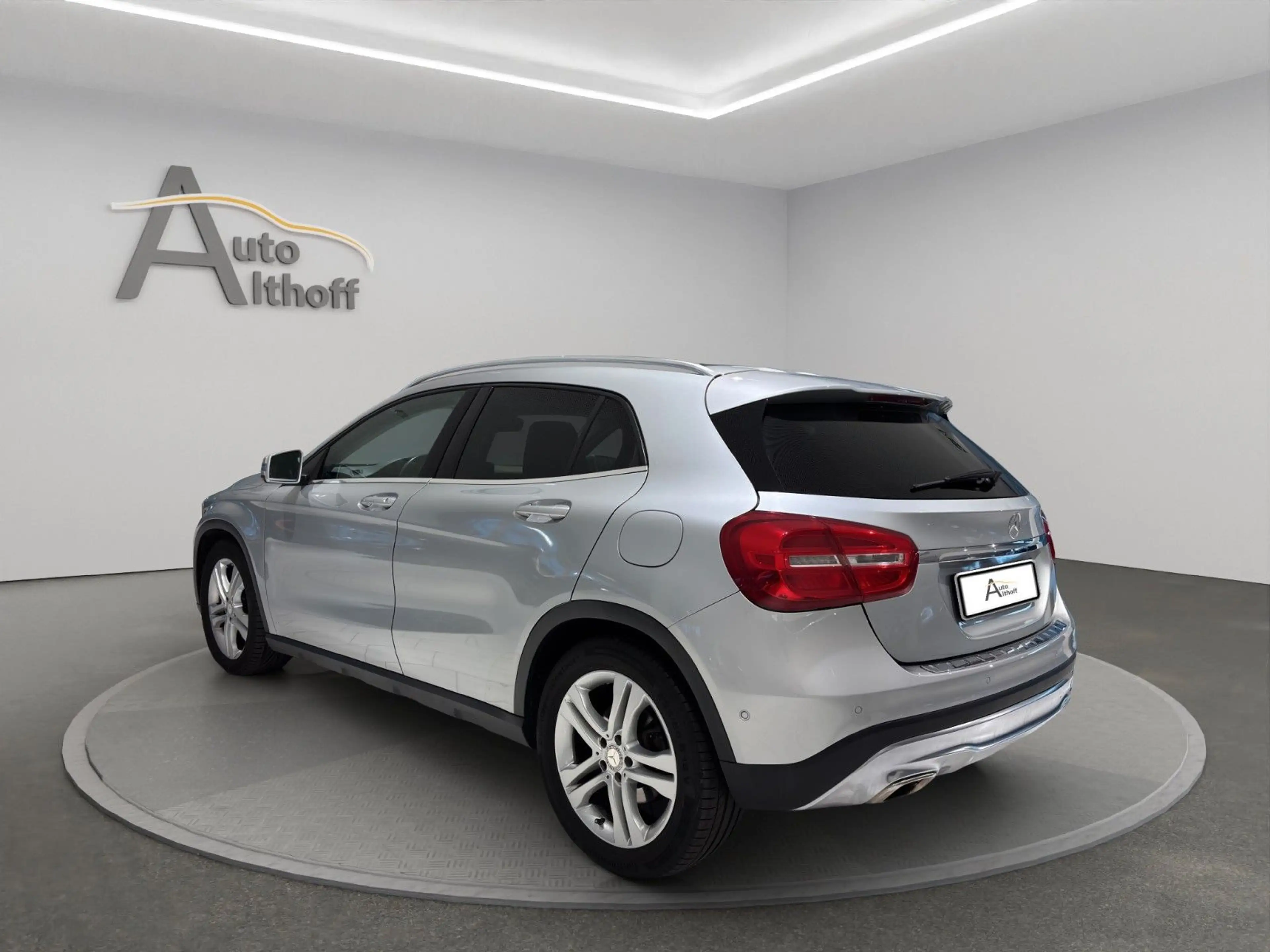 Mercedes-Benz GLA 250 GLA250 4M 2.HD ACC AHK PANO KAM NAV PARK XEN — photo 4