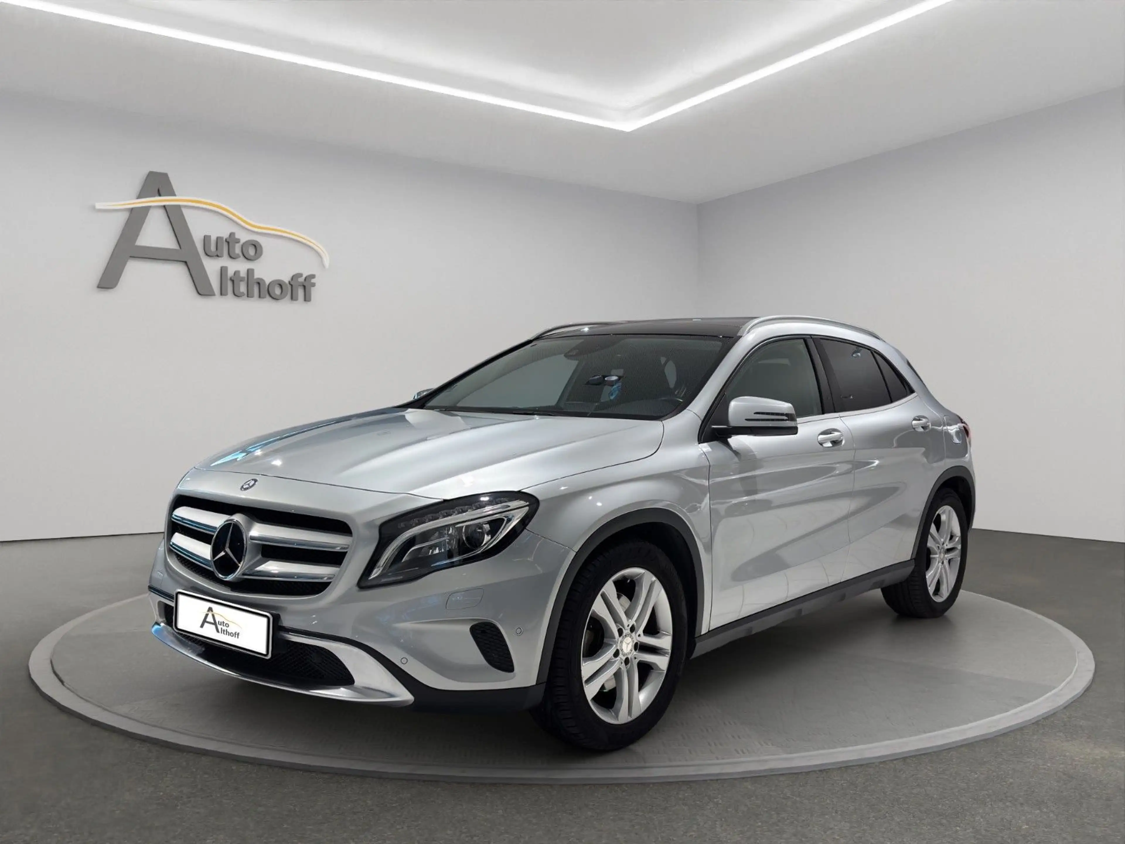 Mercedes-Benz GLA 250 GLA250 4M 2.HD ACC AHK PANO KAM NAV PARK XEN — photo 3