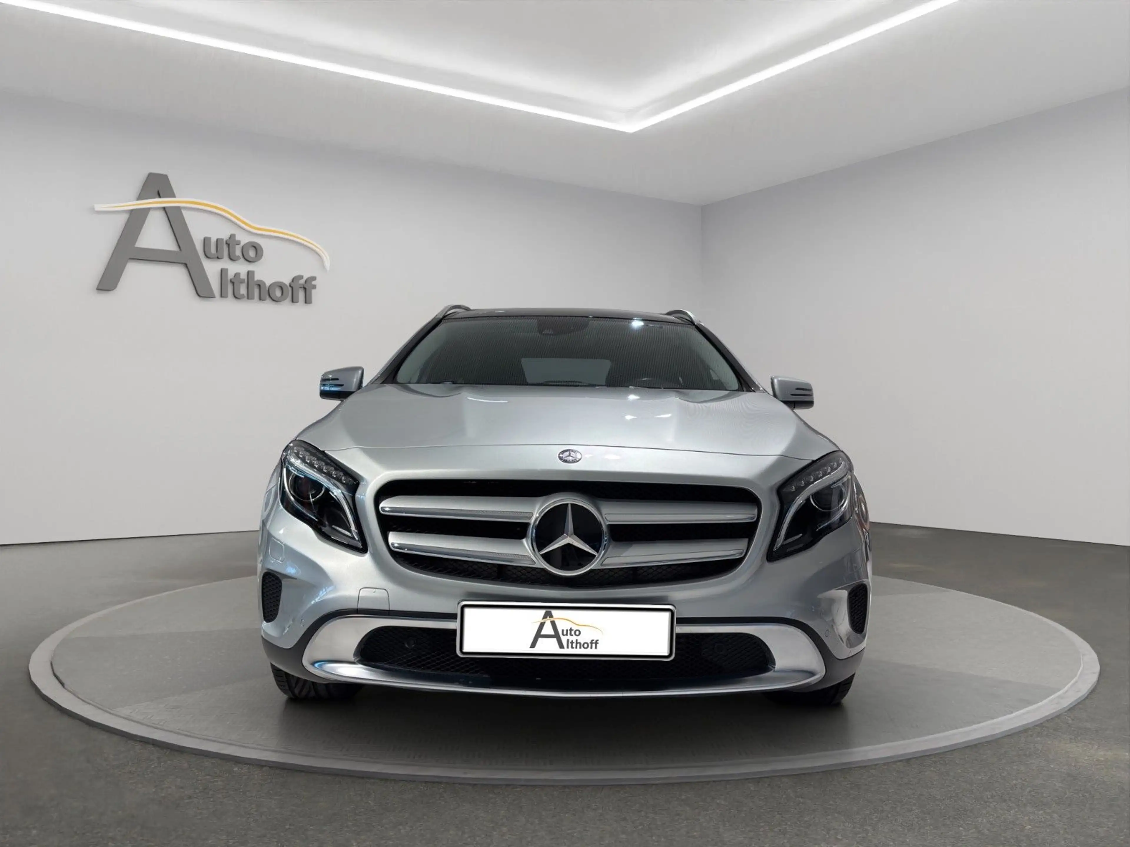Mercedes-Benz GLA 250 GLA250 4M 2.HD ACC AHK PANO KAM NAV PARK XEN — photo 2