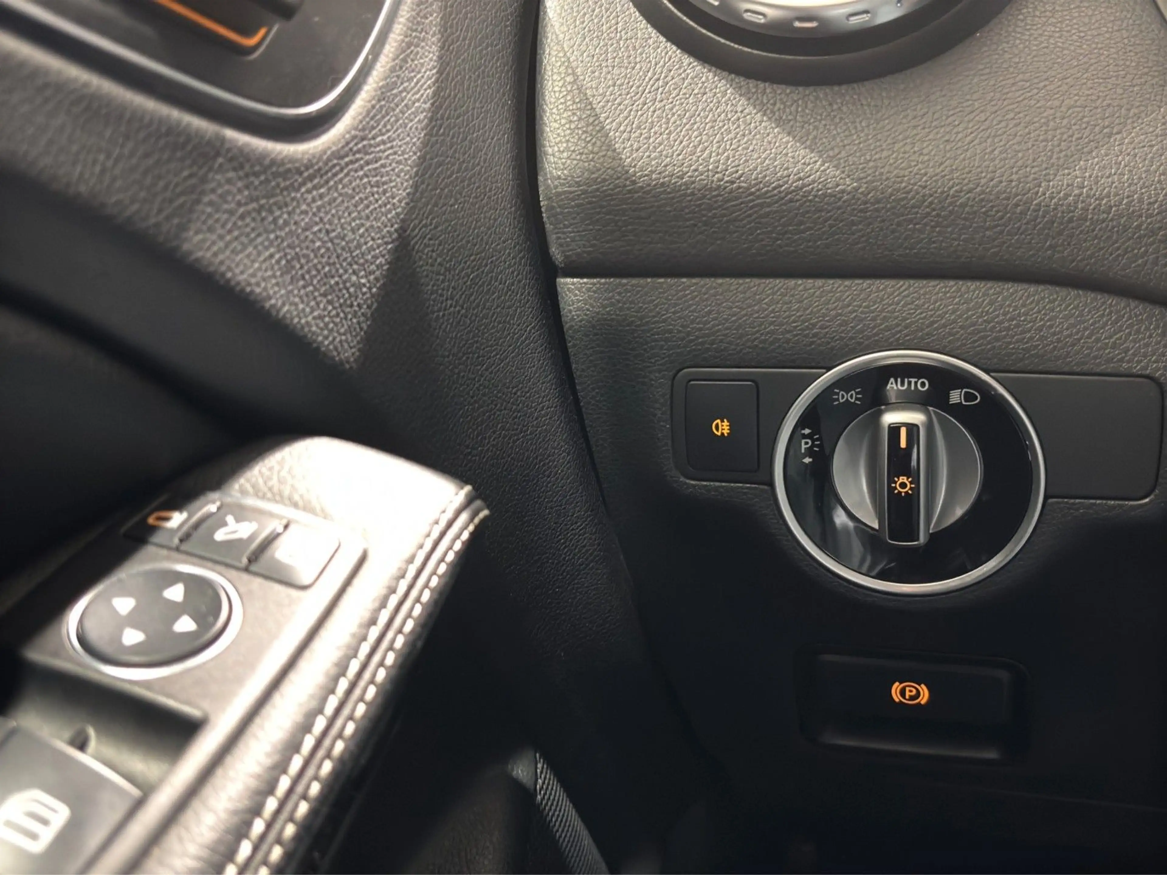 Mercedes-Benz GLA 250 GLA250 4M 2.HD ACC AHK PANO KAM NAV PARK XEN — photo 13
