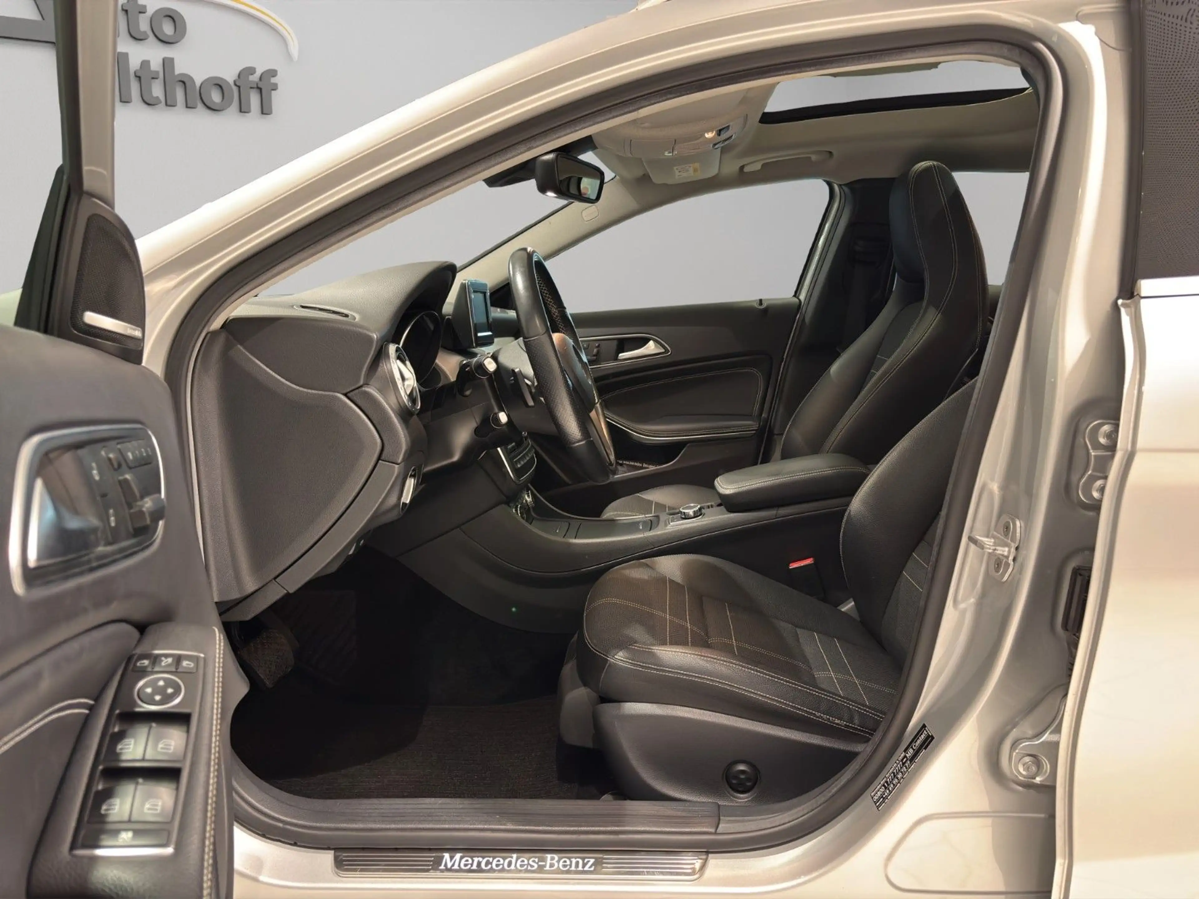 Mercedes-Benz GLA 250 GLA250 4M 2.HD ACC AHK PANO KAM NAV PARK XEN — photo 7