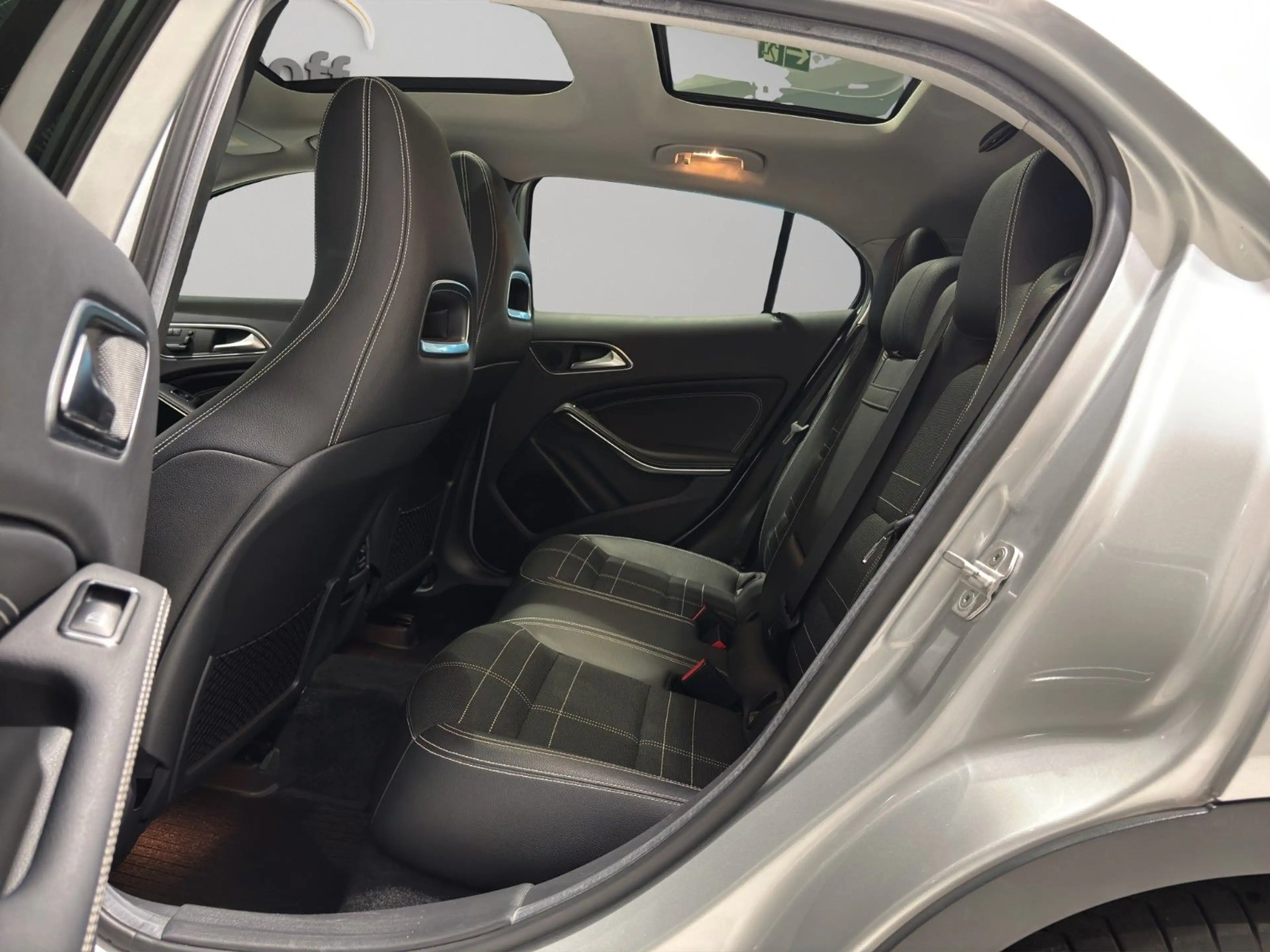 Mercedes-Benz GLA 250 GLA250 4M 2.HD ACC AHK PANO KAM NAV PARK XEN — photo 8