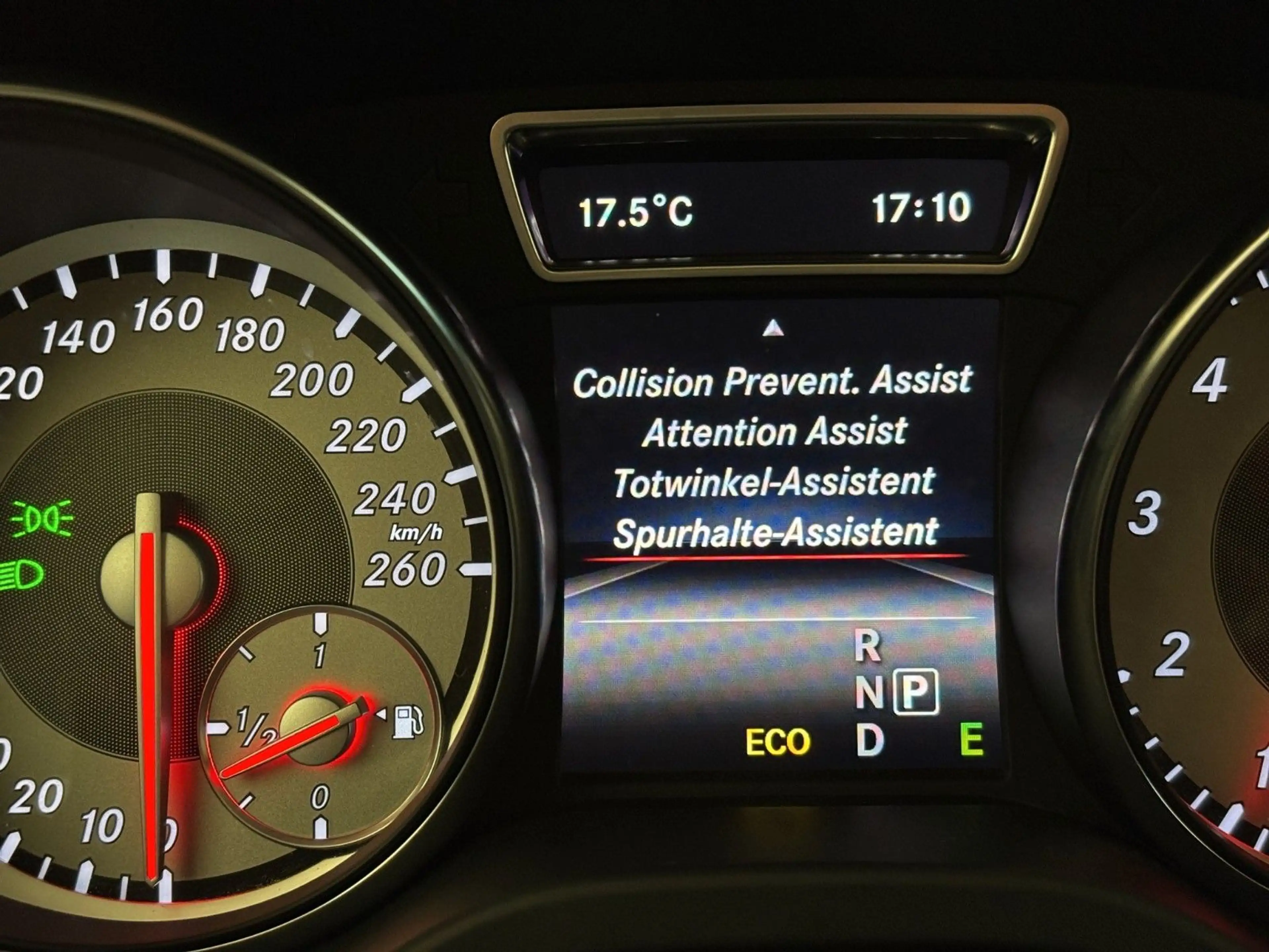 Mercedes-Benz GLA 250 GLA250 4M 2.HD ACC AHK PANO KAM NAV PARK XEN — photo 15