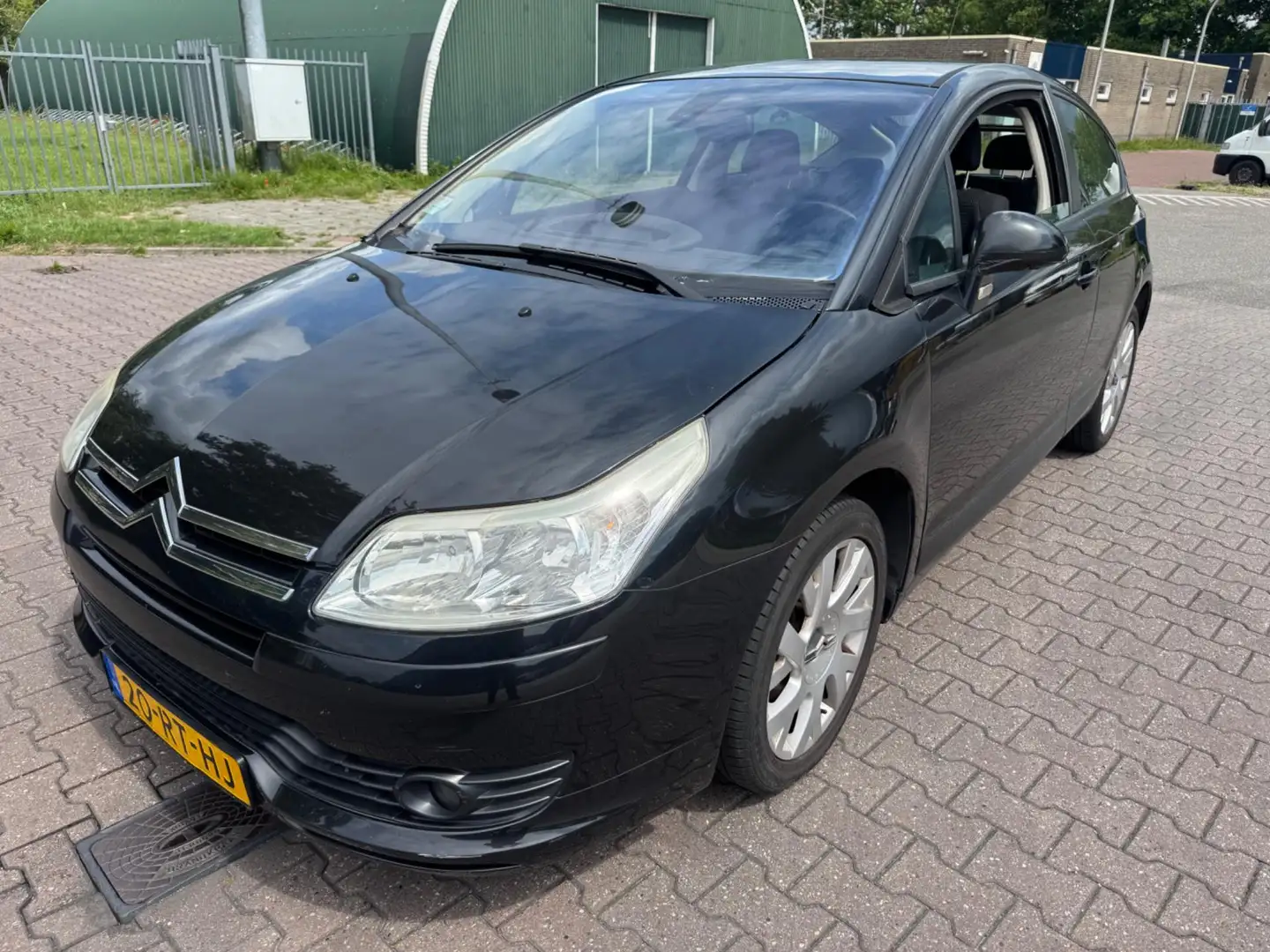 Citroen C4 Coupé 1.6-16V VTR+ crna - 1