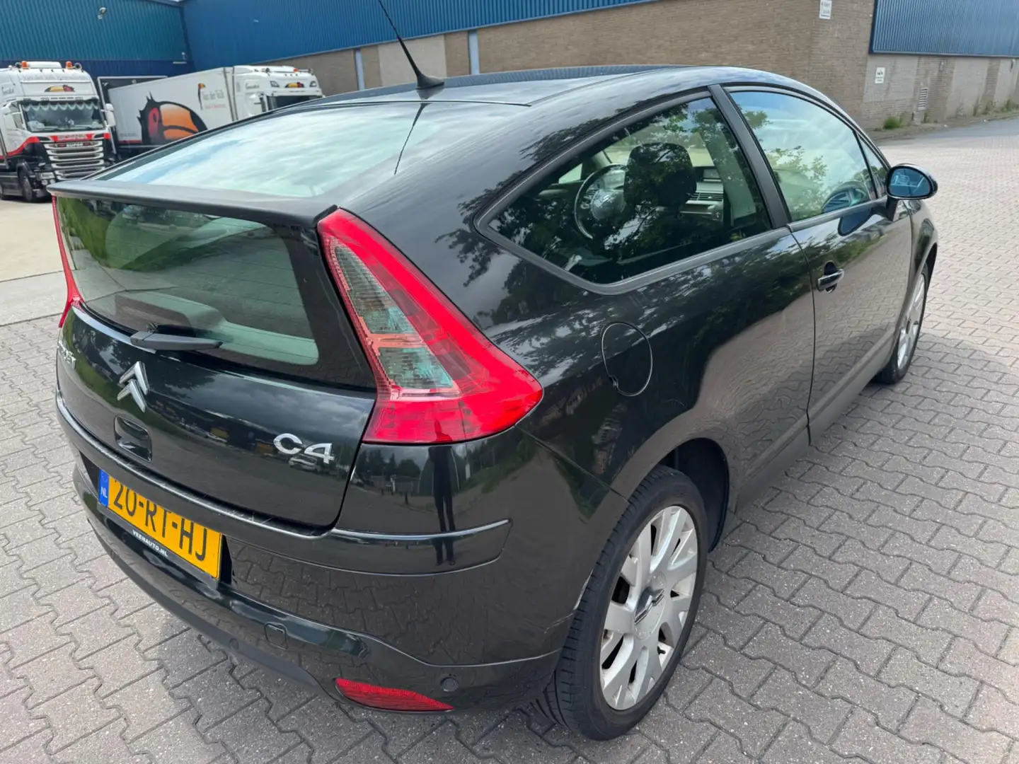 Citroen C4 Coupé 1.6-16V VTR+ crna - 2