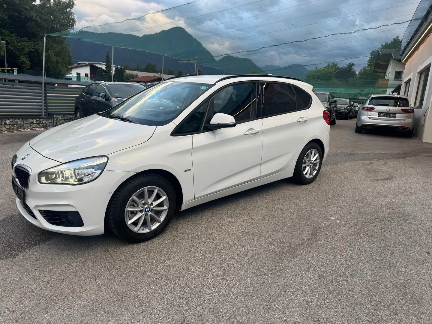 BMW 216 216d Active Tourer Sport Line Weiß - 2
