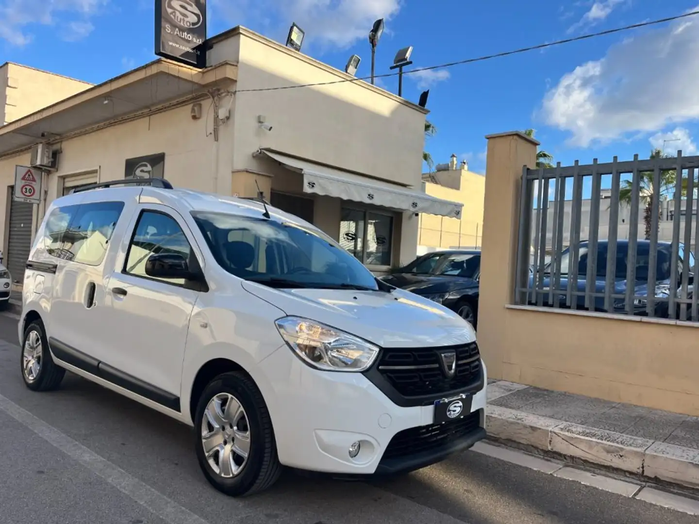 Dacia Dokker 1.5 Blue dCi 95CV Techroad Blanc - 1