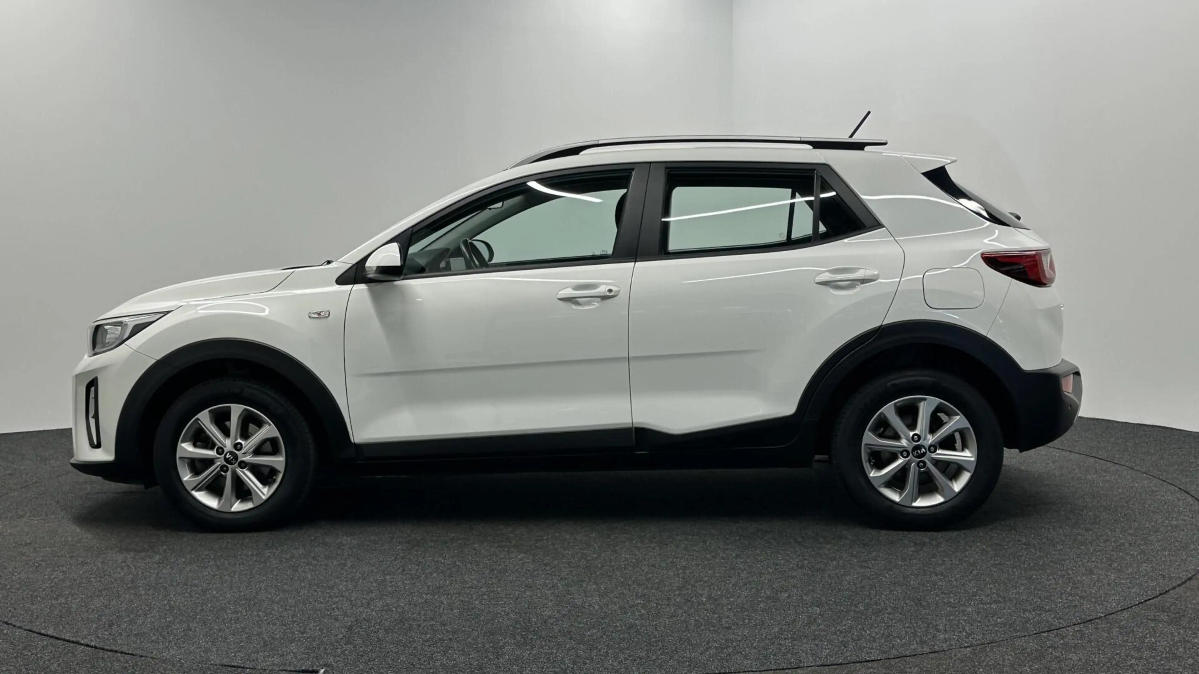 Kia Stonic 1.0 T-GDi MHEV DynamicLine CAMERA CARPLAY NAVI CRU — photo 8