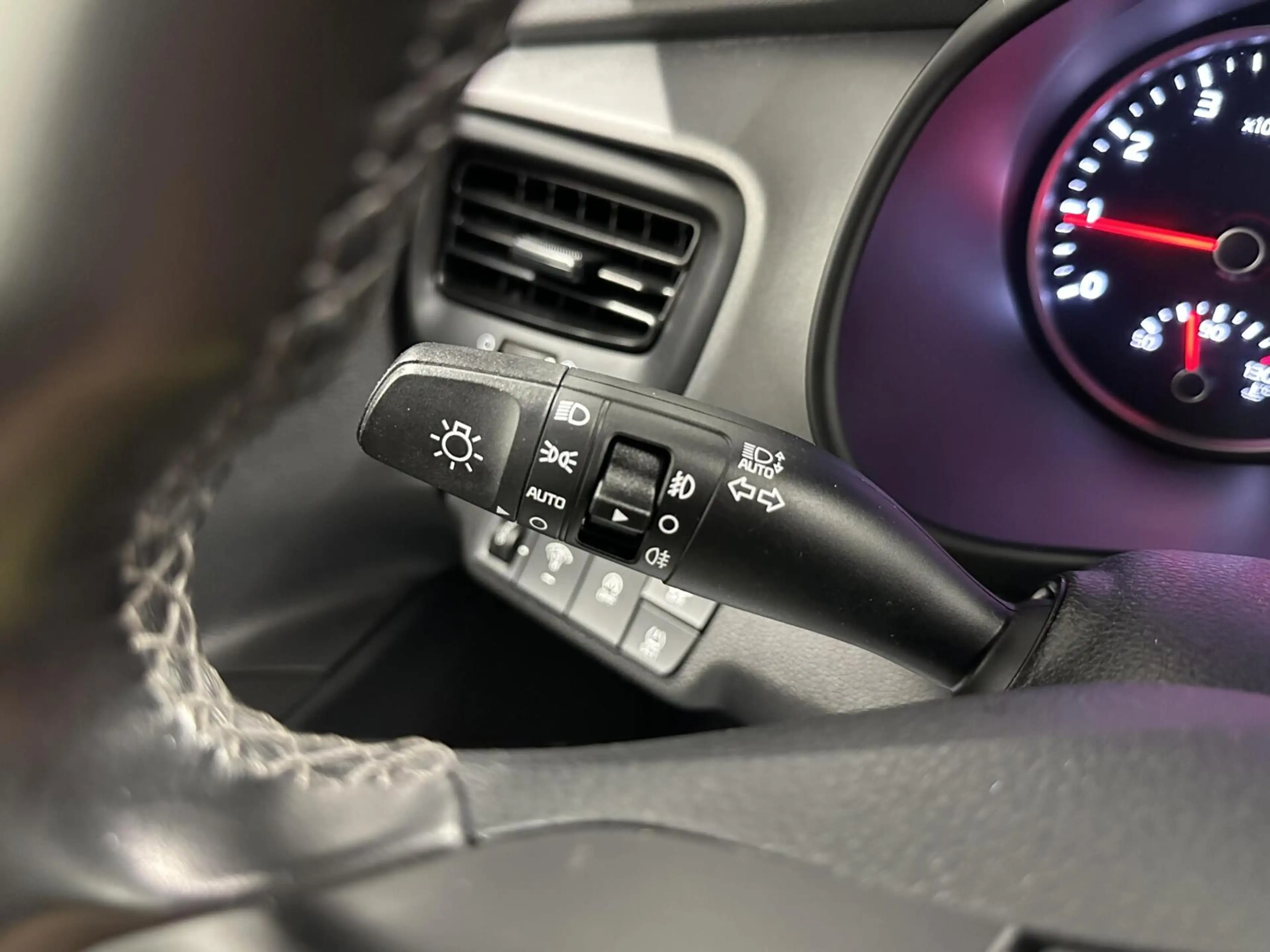 Kia Stonic 1.0 T-GDi MHEV DynamicLine CAMERA CARPLAY NAVI CRU — photo 23