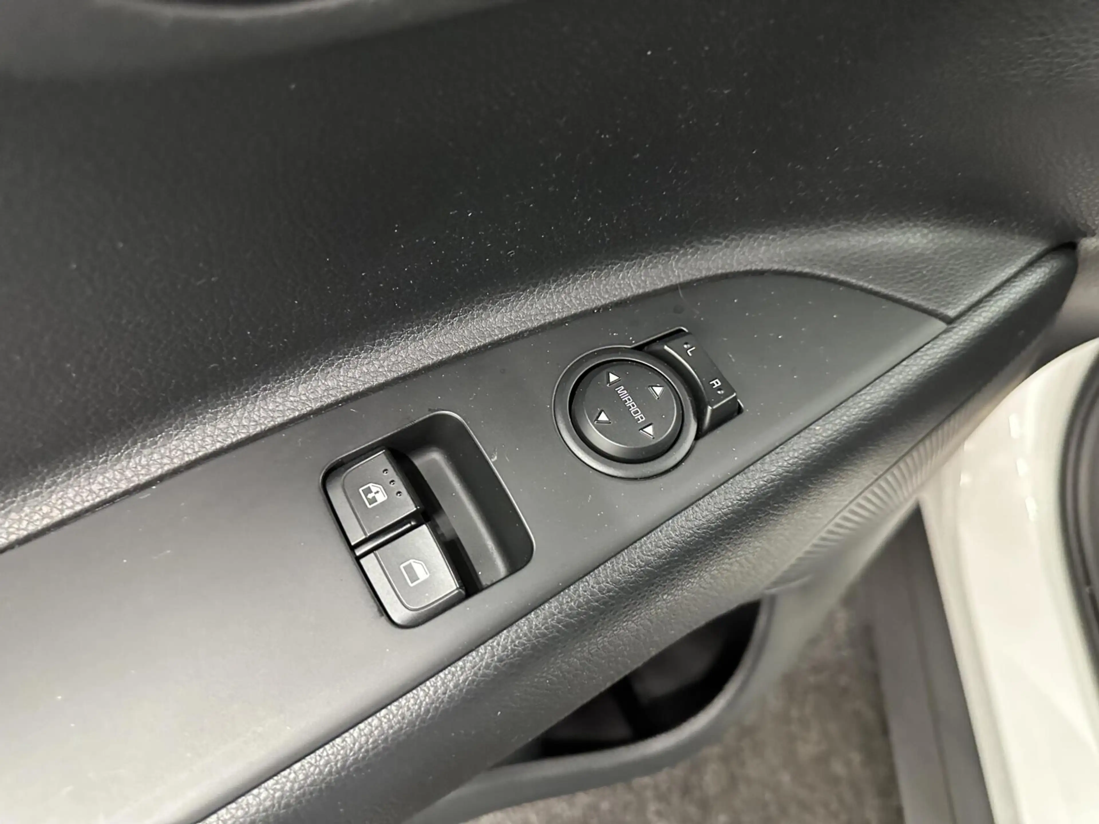 Kia Stonic 1.0 T-GDi MHEV DynamicLine CAMERA CARPLAY NAVI CRU — photo 18