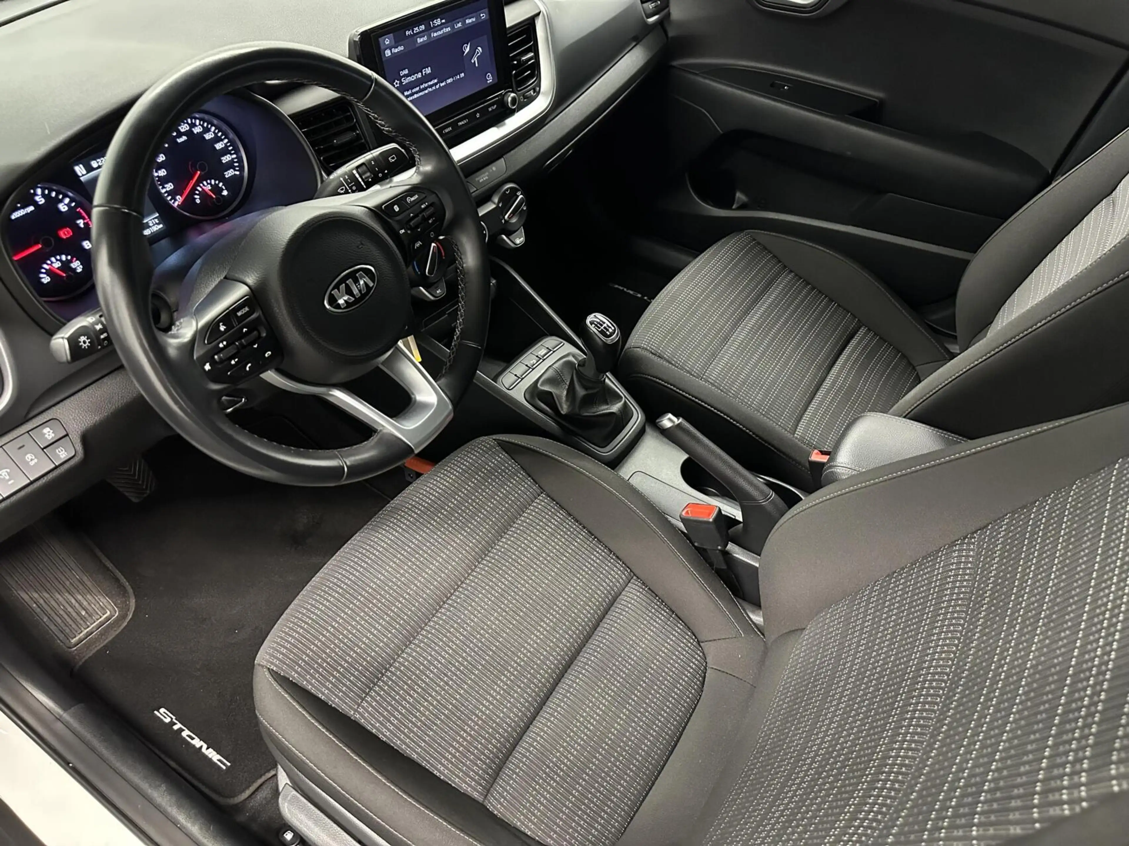 Kia Stonic 1.0 T-GDi MHEV DynamicLine CAMERA CARPLAY NAVI CRU — photo 16