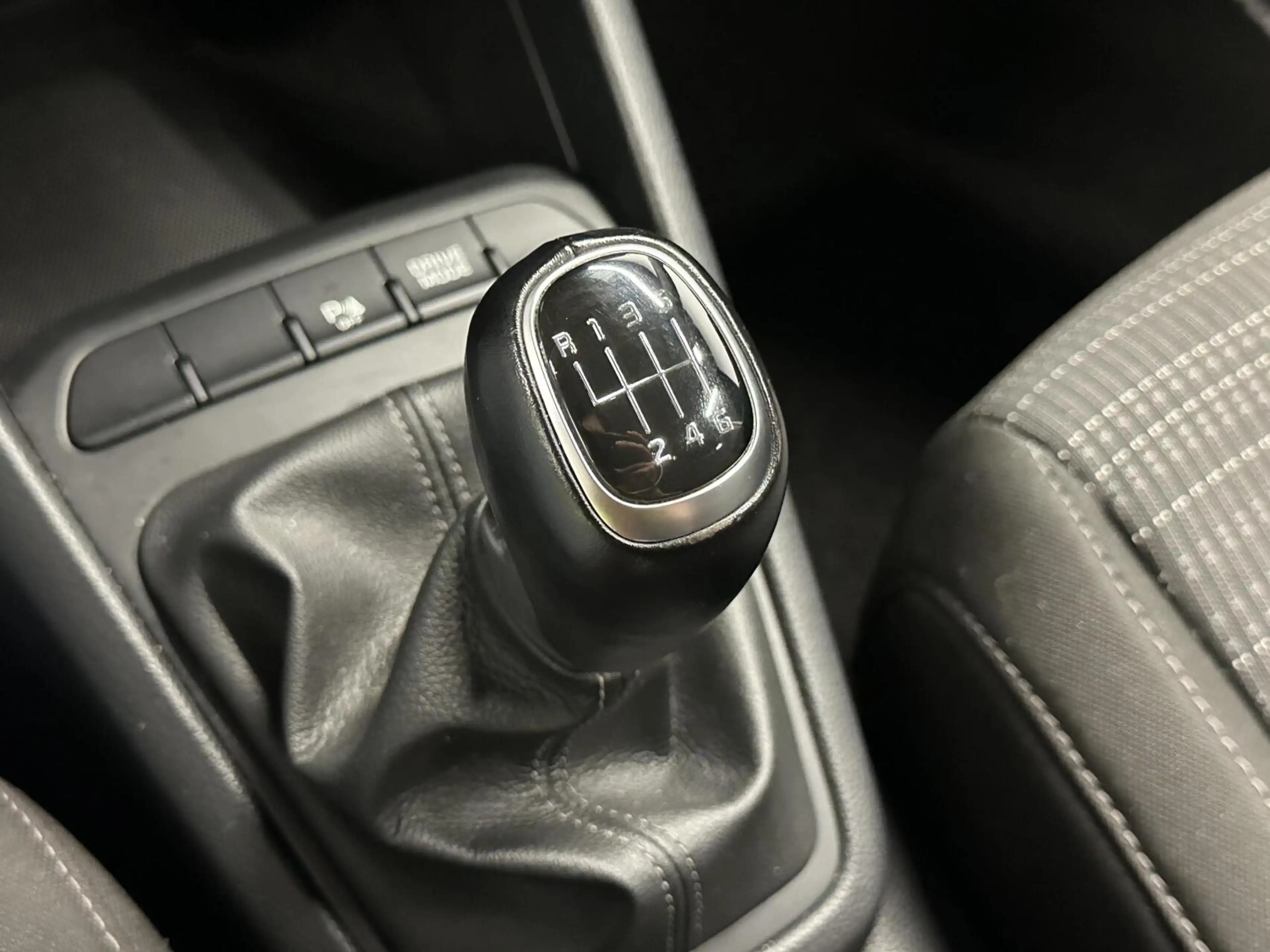 Kia Stonic 1.0 T-GDi MHEV DynamicLine CAMERA CARPLAY NAVI CRU — photo 43