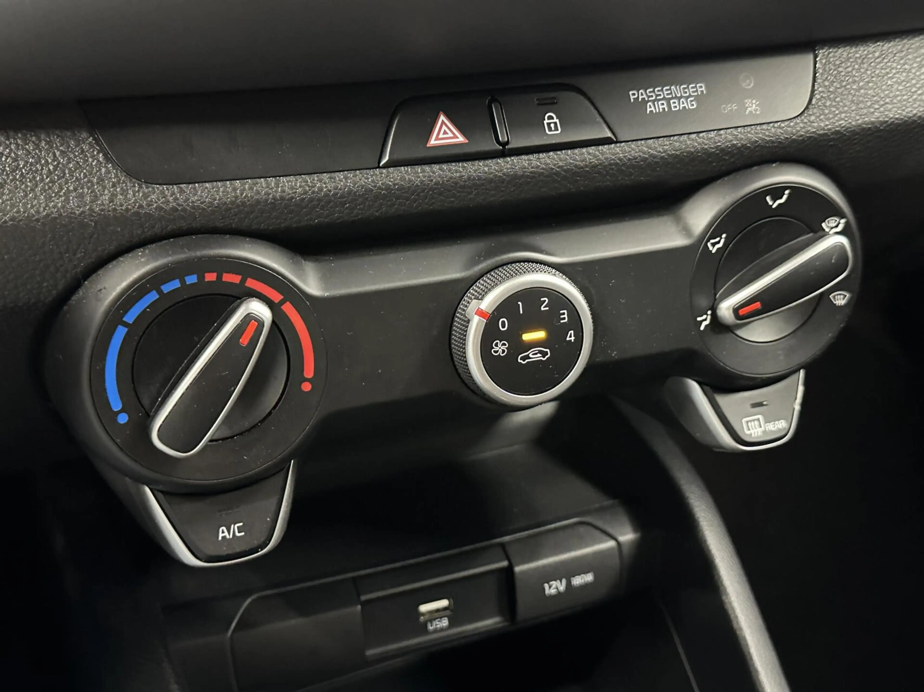 Kia Stonic 1.0 T-GDi MHEV DynamicLine CAMERA CARPLAY NAVI CRU — photo 41