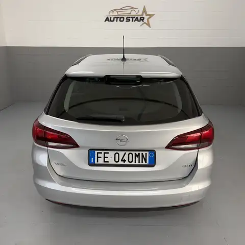 Opel Astra view 5