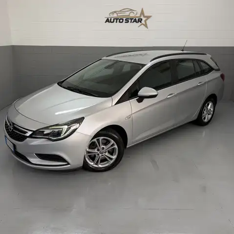 Opel Astra view 2