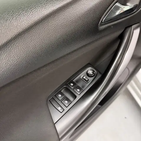 Opel Astra view 6