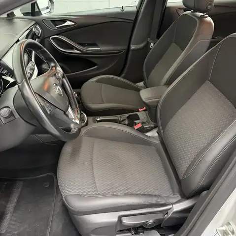 Opel Astra view 7