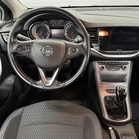 Opel Astra view 10