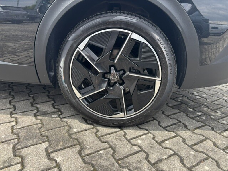 Peugeot 408 PHEV 225 e-EAT8 GT — photo 10
