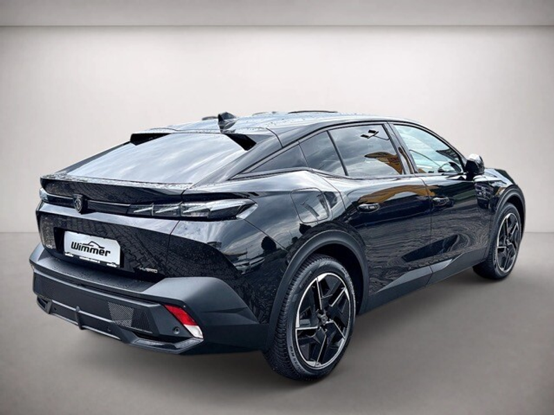 Peugeot 408 PHEV 225 e-EAT8 GT — photo 3