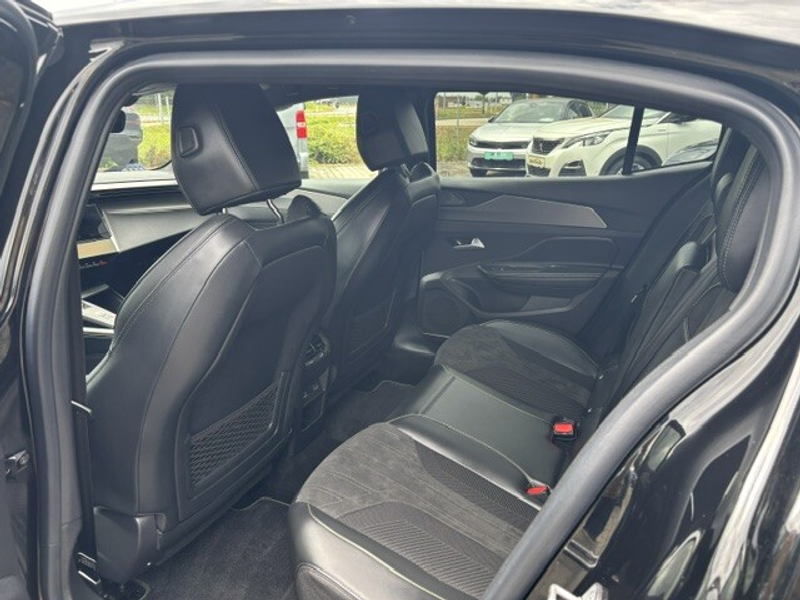 Peugeot 408 PHEV 225 e-EAT8 GT — photo 9