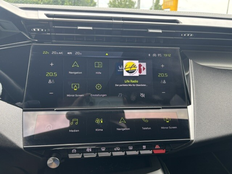 Peugeot 408 PHEV 225 e-EAT8 GT — photo 6