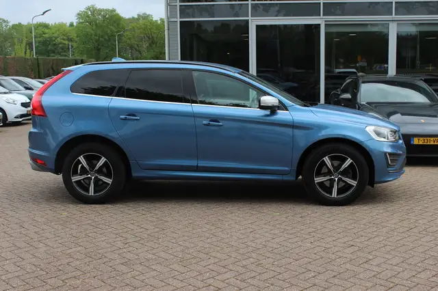 Volvo XC60 view 5