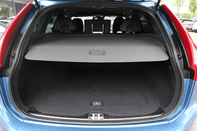 Volvo XC60 view 16