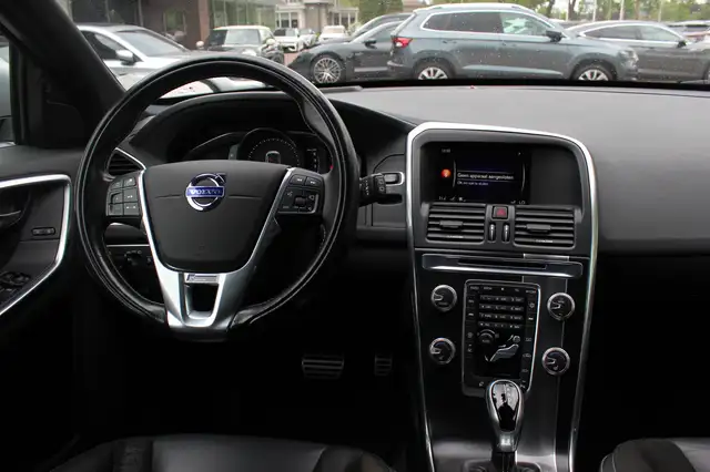 Volvo XC60 view 9