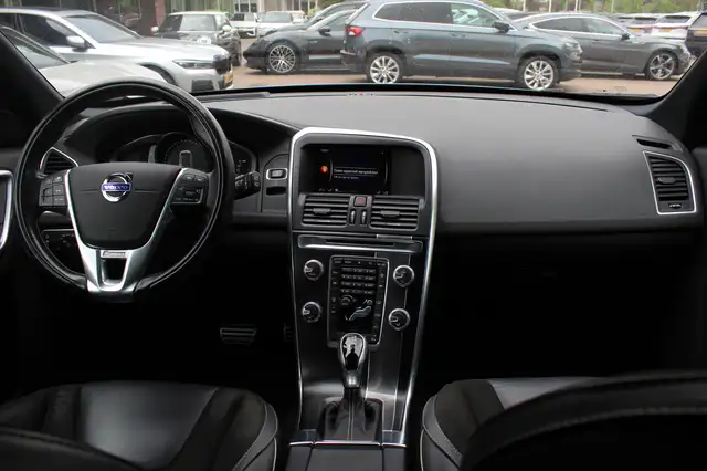 Volvo XC60 view 2