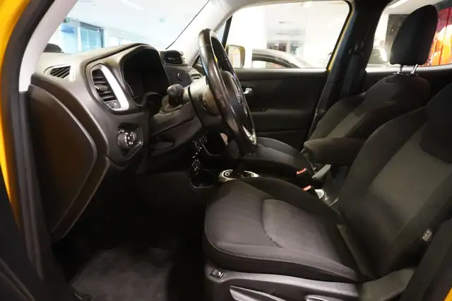 Jeep Renegade view 8