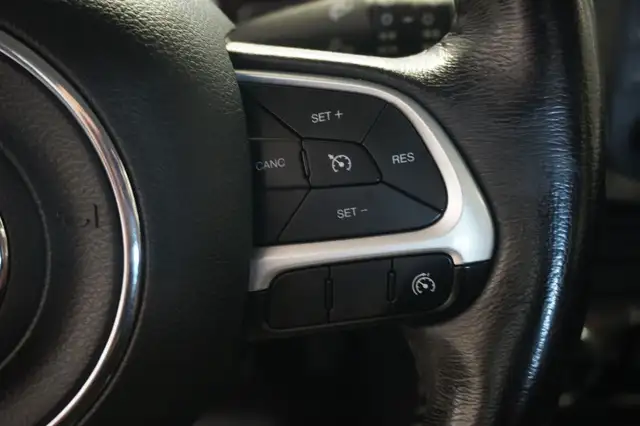 Jeep Renegade view 13