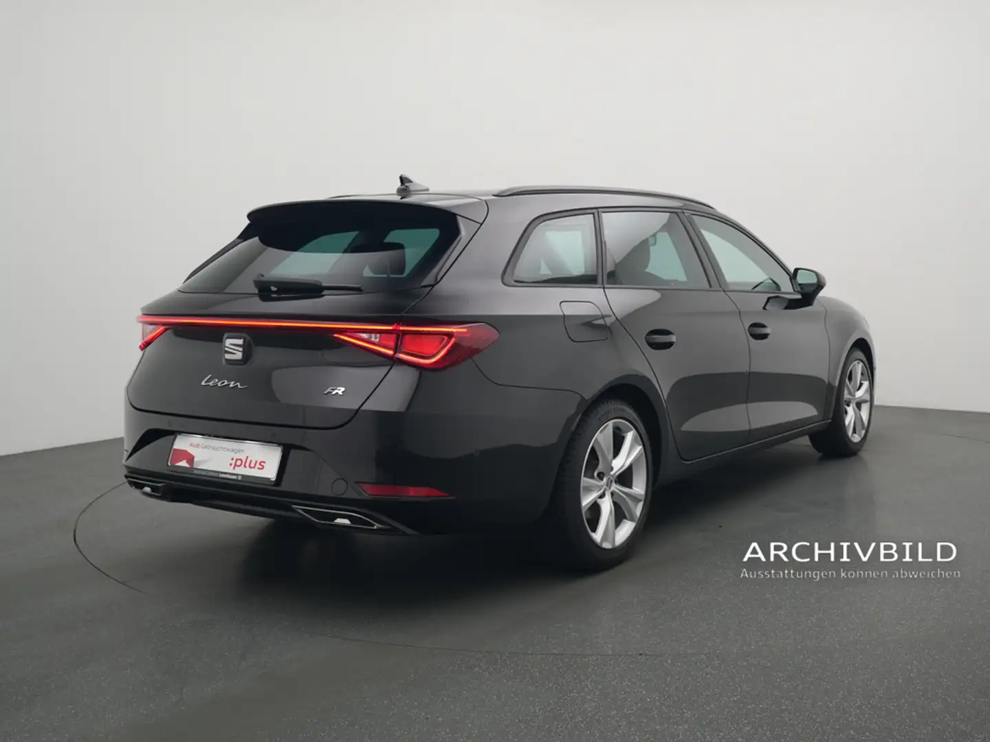 SEAT Leon Sportstourer FR MATRIX VIRT KAM SHZ DSG Schwarz - 2