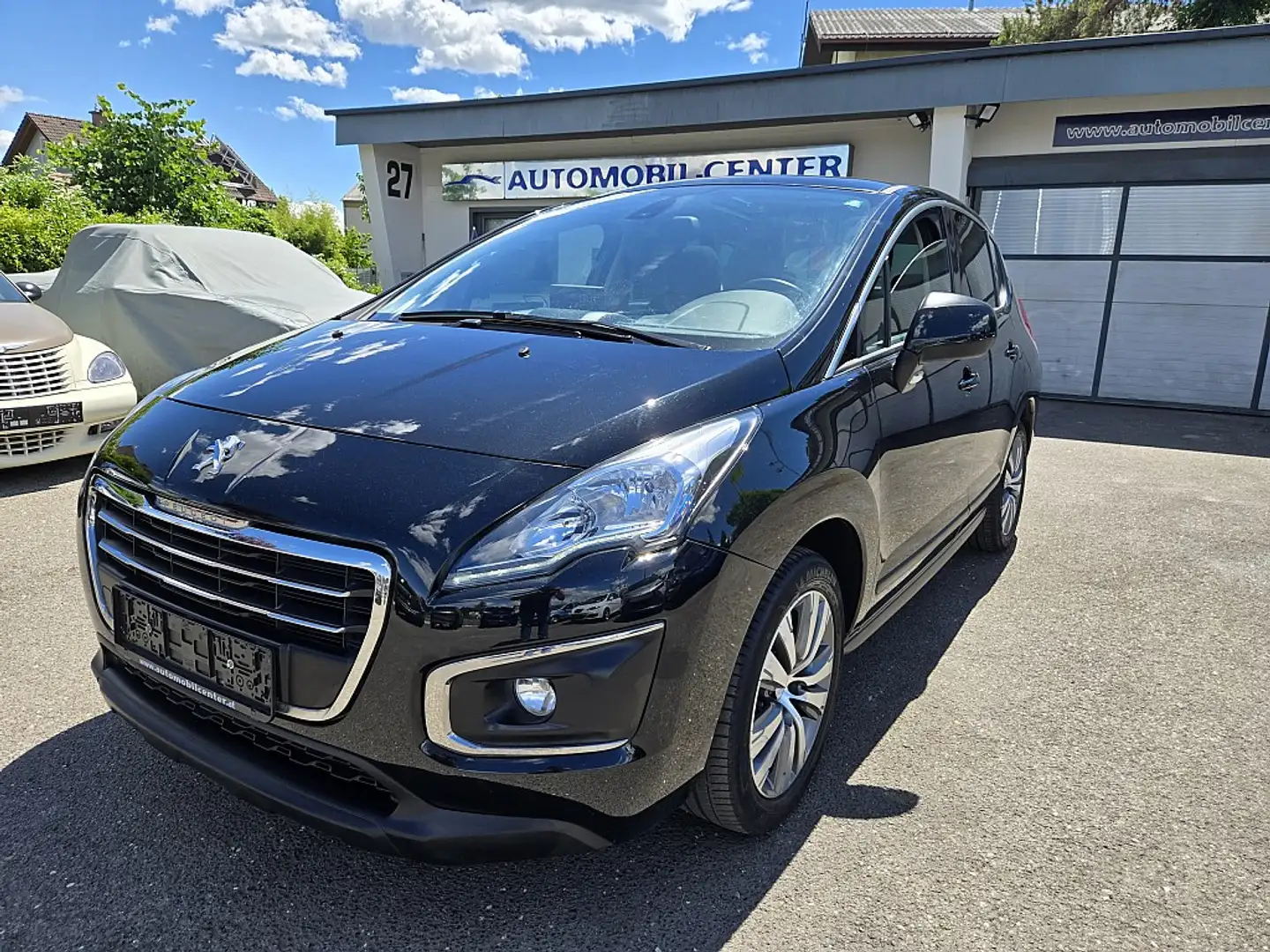 Peugeot 3008 1,6 BlueHDi 120 S&S Business Line Schwarz - 1