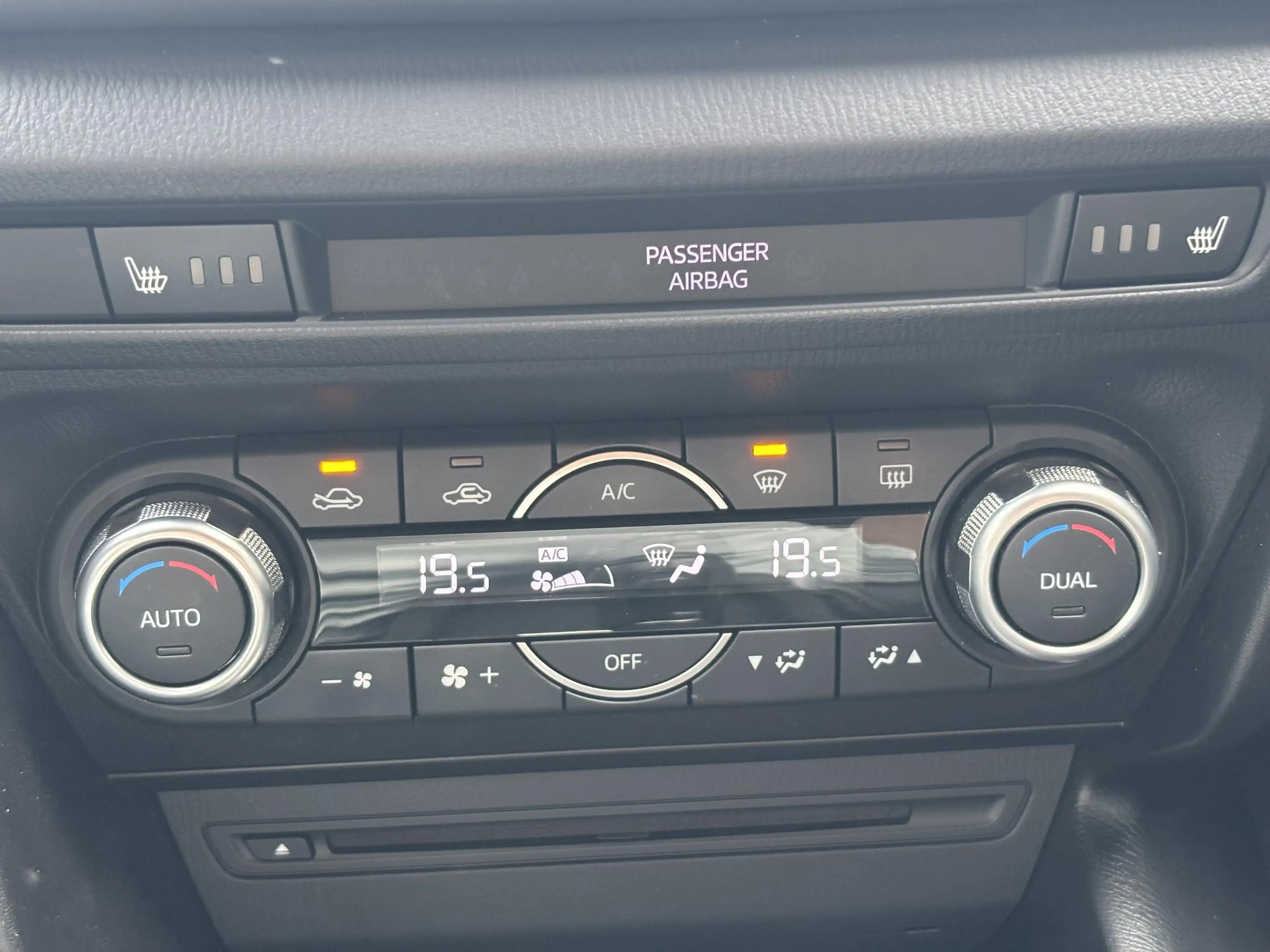 Mazda 3 2.0 SkyActiv-G 120 TS Automaat, Trekhaak, Navi, De — photo 25