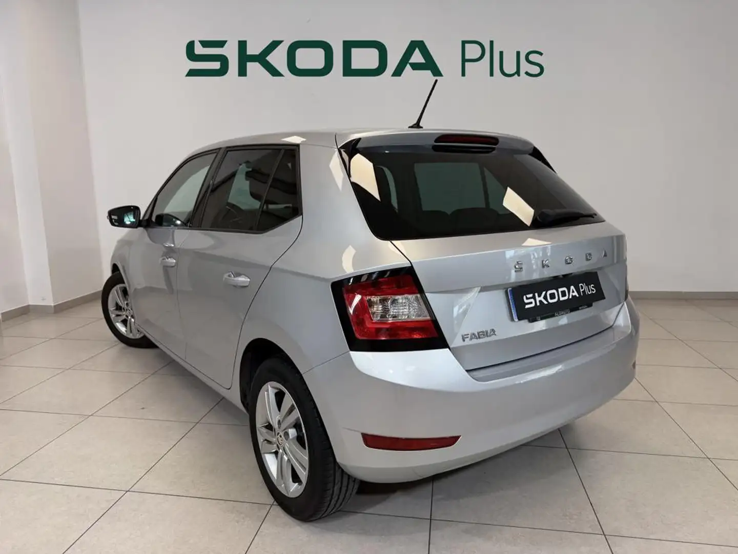 Skoda Fabia 1.0 TSI Ambition Plus 70kW Plateado - 2
