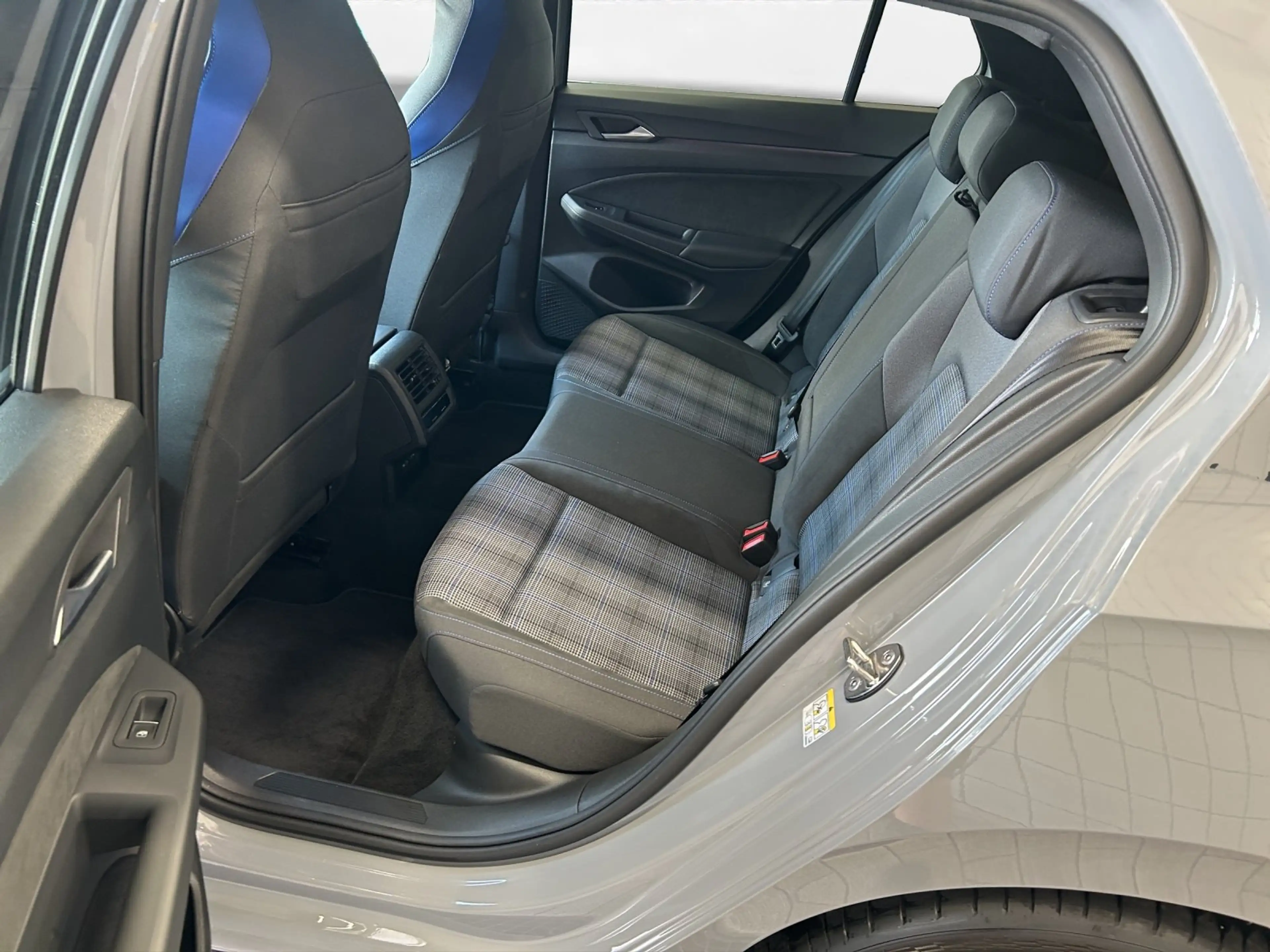 Volkswagen Golf GTE Golf VIII GTE 1.5 TSI DSG eHybrid | NAVI | AHK | — photo 11