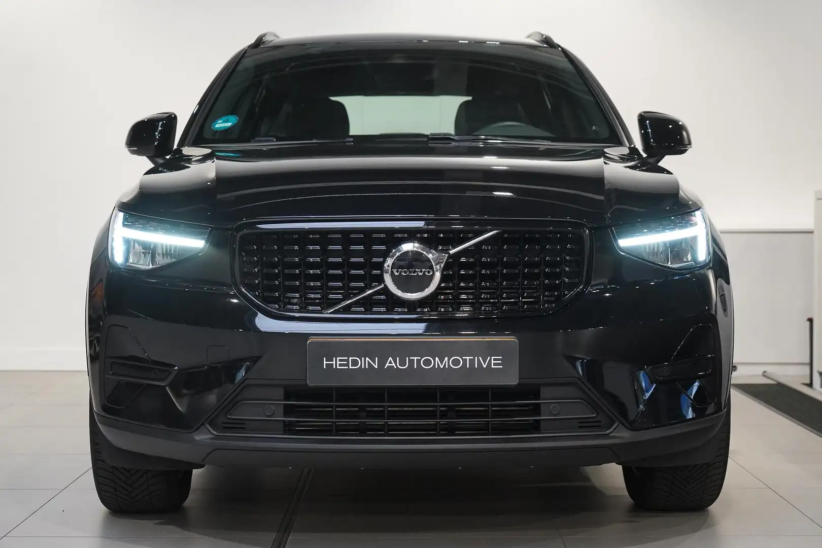 Volvo XC40 T4 Plug-in hybrid Plus Dark 210pk | 1800kg Trekgew Noir - 2