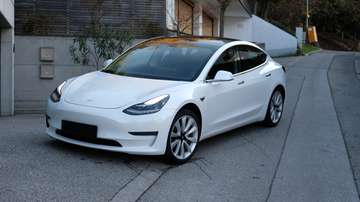 Long Range, AWD, Premium Interio