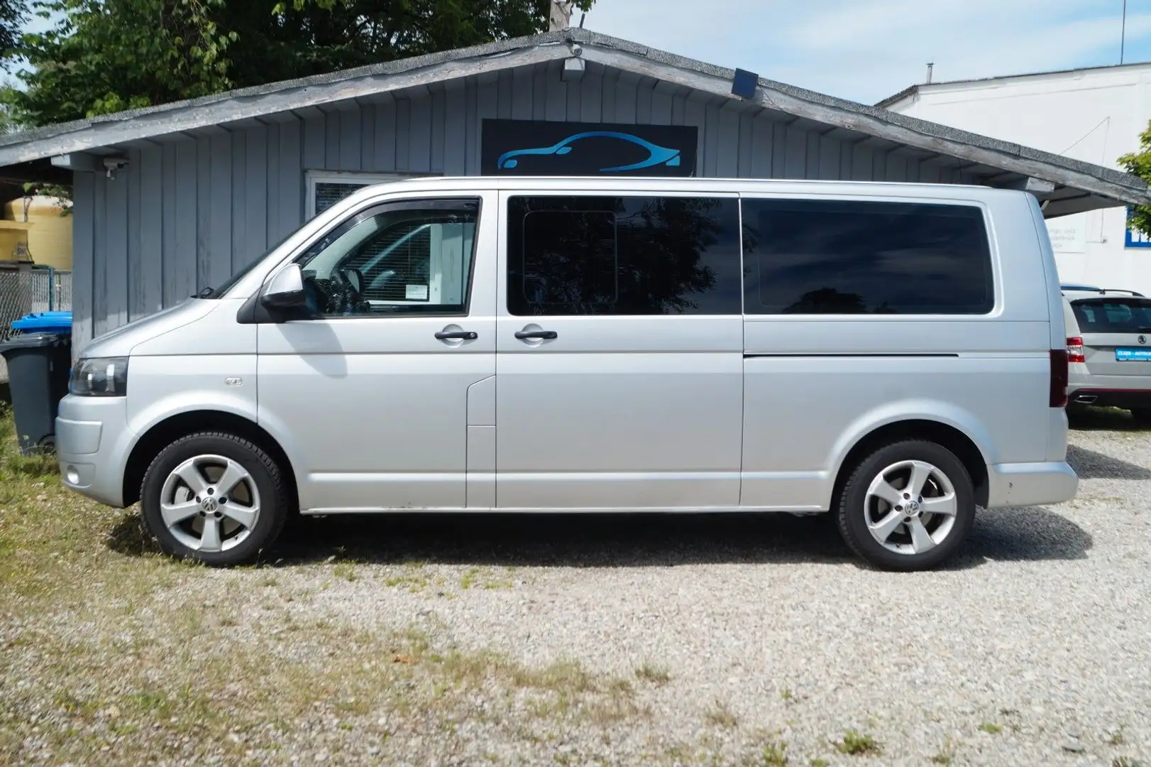 Volkswagen T5 Transporter 9-Sitzer lang 4Motion|TÜV 03/26| Plateado - 2