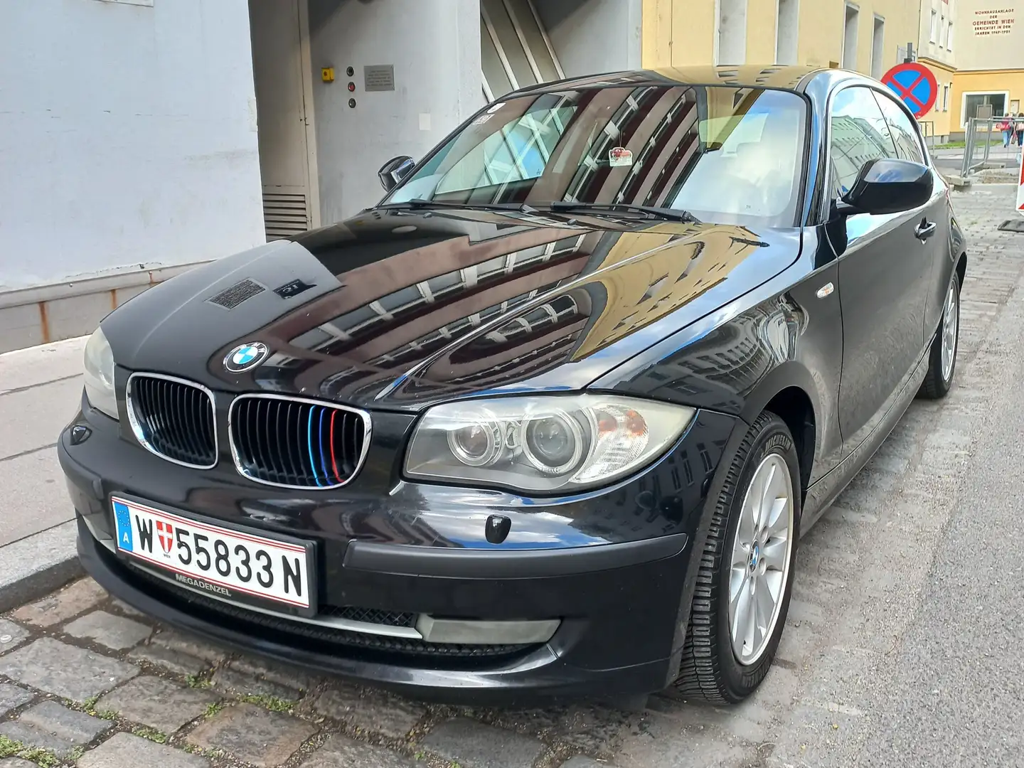 BMW 118 118d Advantage Aut. Advantage Schwarz - 1