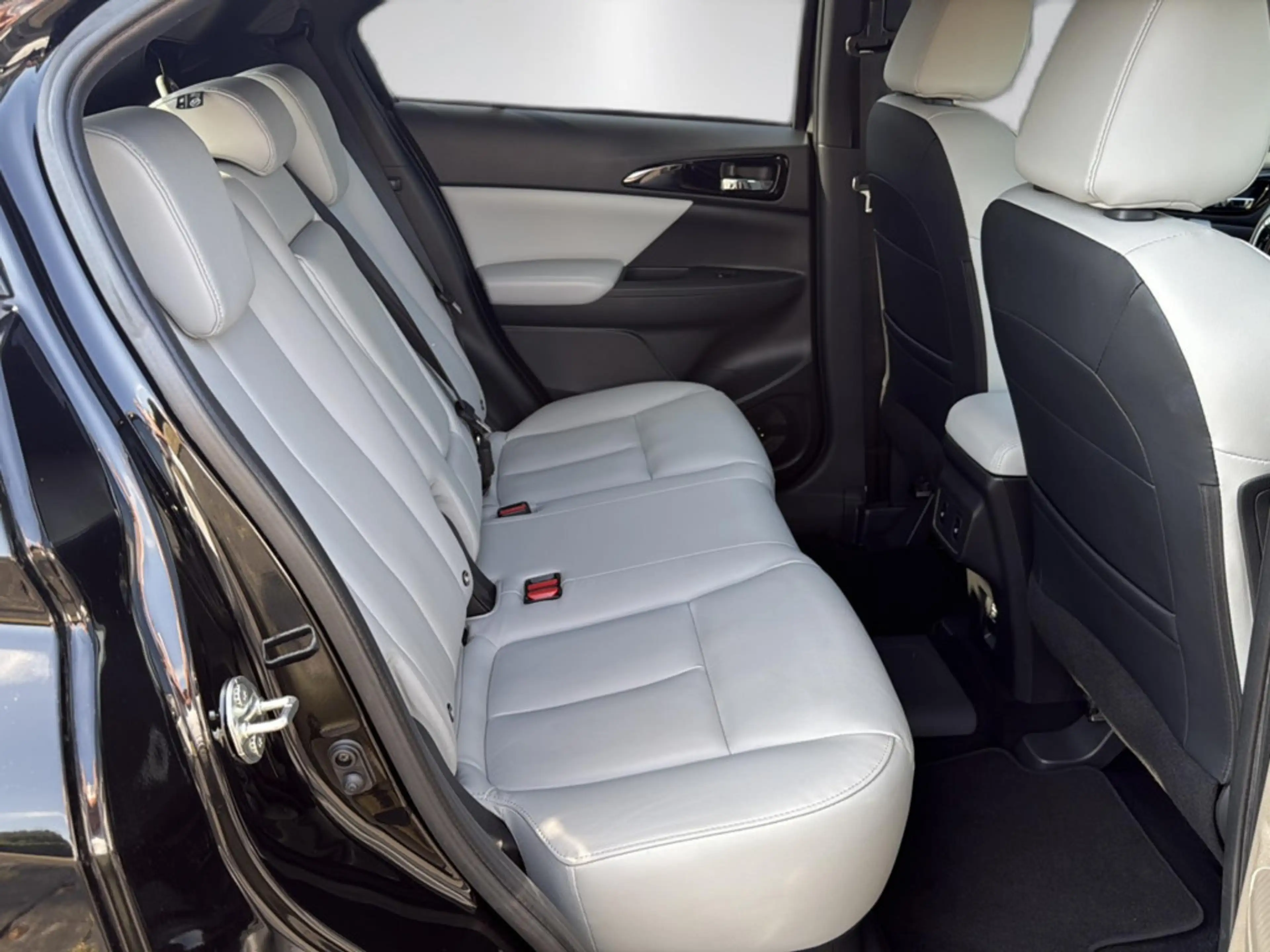 Mitsubishi Eclipse Cross 2.4 Top Hybrid 4WD STANDHZ LED — photo 14