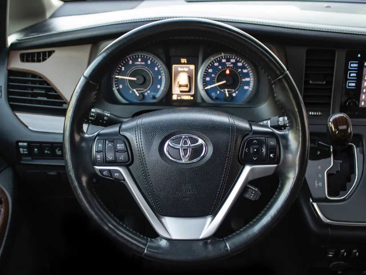 Toyota Sienna снимка Toyota Sienna