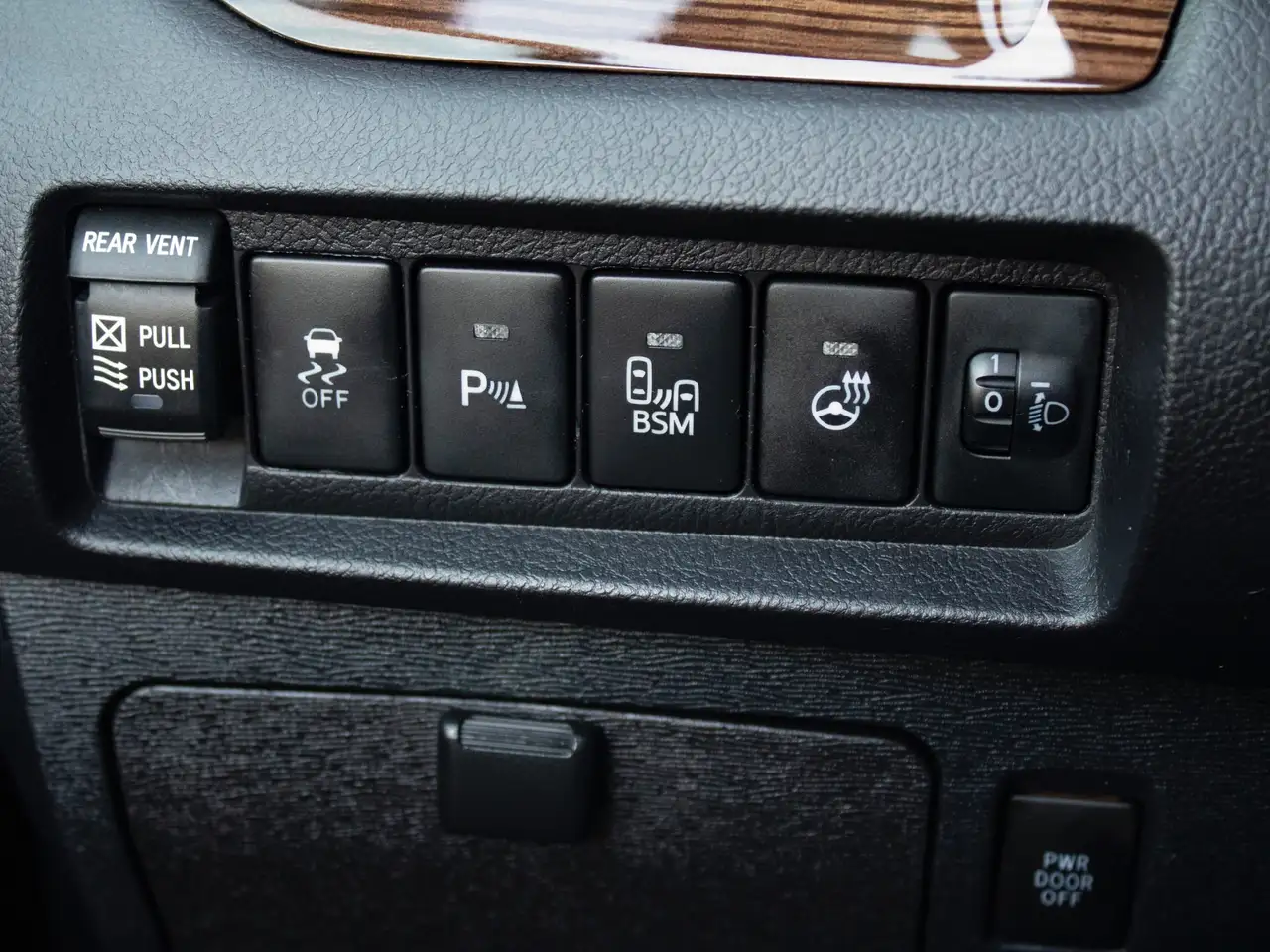 Toyota Sienna снимка Toyota Sienna